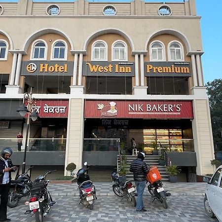 Hotel West Inn Premium Kharar Dış mekan fotoğraf