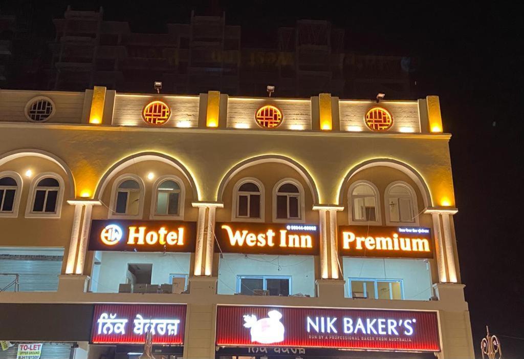 Hotel West Inn Premium Kharar Dış mekan fotoğraf