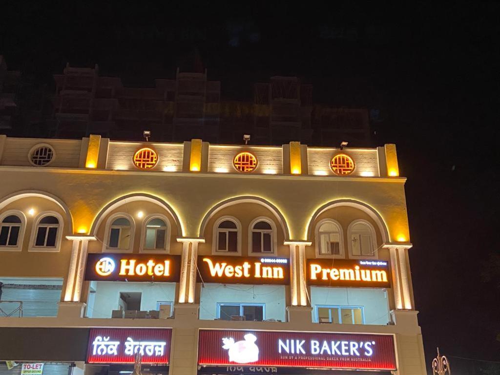 Hotel West Inn Premium Kharar Dış mekan fotoğraf