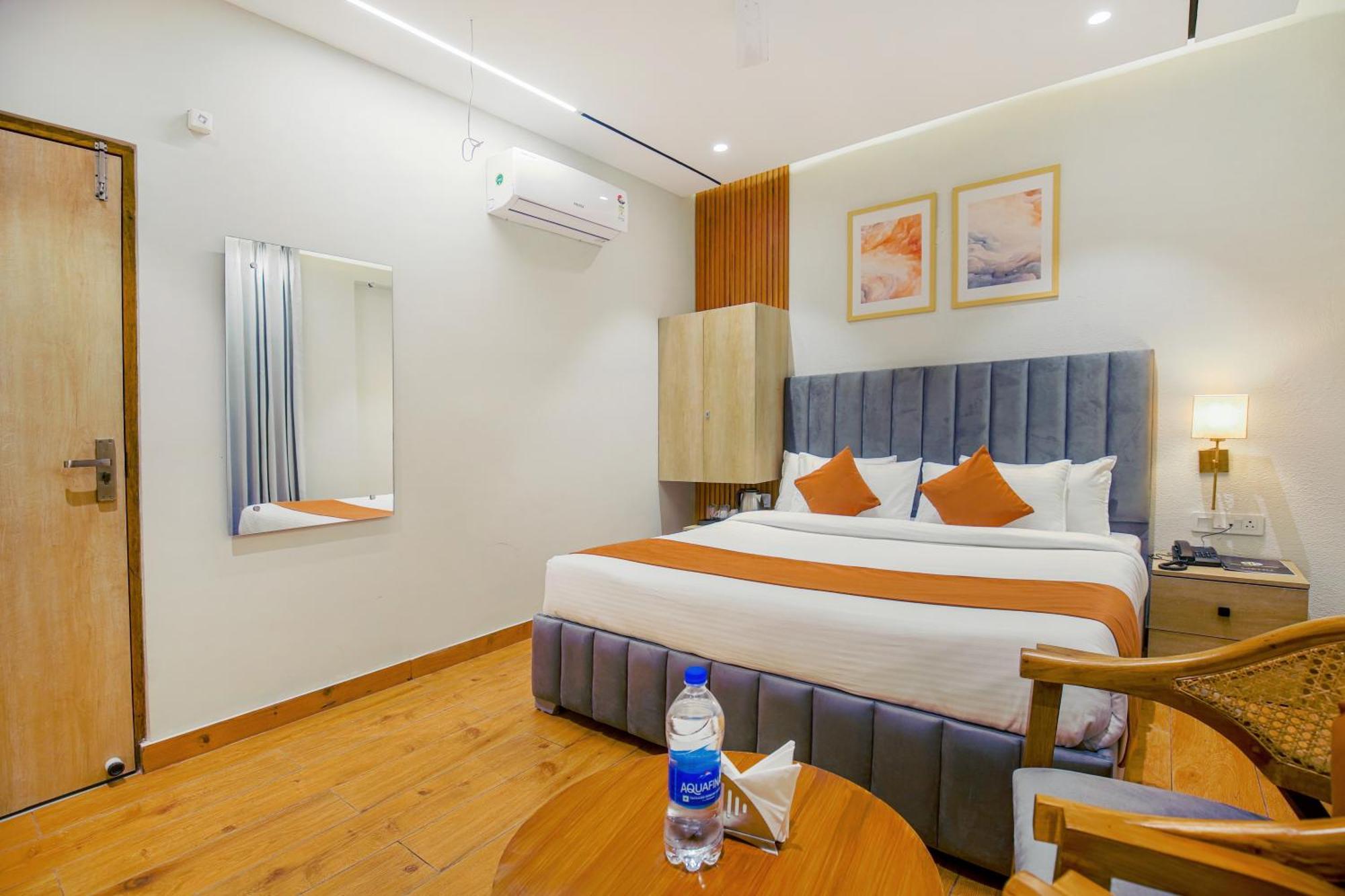 Hotel West Inn Premium Kharar Dış mekan fotoğraf