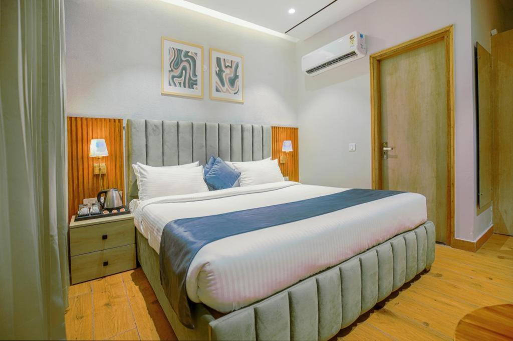 Hotel West Inn Premium Kharar Dış mekan fotoğraf