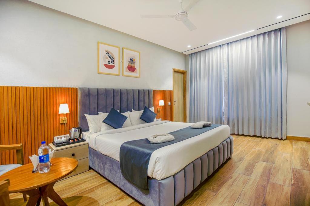 Hotel West Inn Premium Kharar Dış mekan fotoğraf
